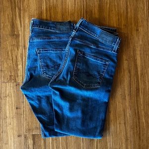 (2) Levi’s Denizen 208 Taper Jeans